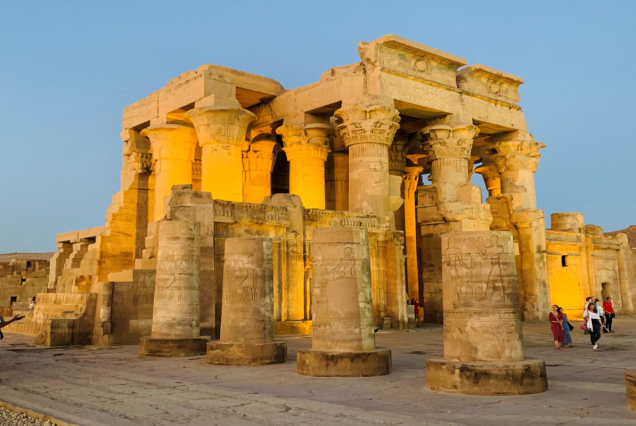 Luxor: Day Trip to Edfu and Kom Ombo Temples